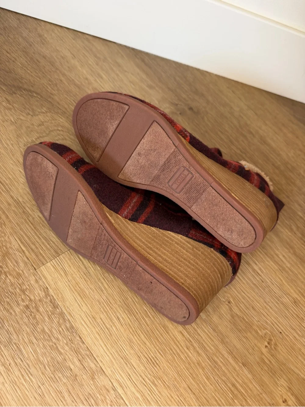 TOMS Plaid Wedge Ankle Booties in Burgundy and Red - Women size 6 fall winter